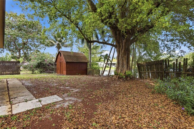 Building Photo - 4512 SW 27th Terrace