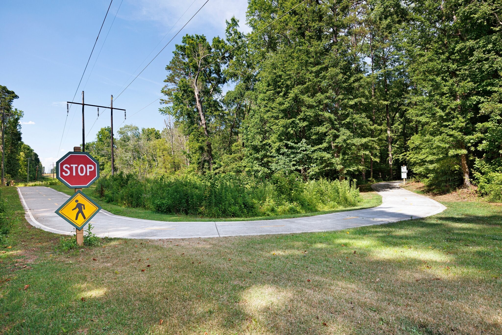 House touches Rubes Creek walking trail - 223 Woodglen Dr