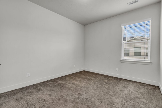 Building Photo - Ranch Landing Condo - Half off 1st month's...