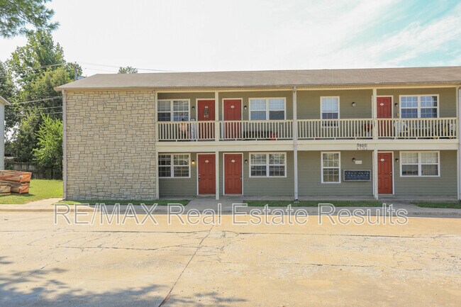 Building Photo - 1820 W Twin Springs St