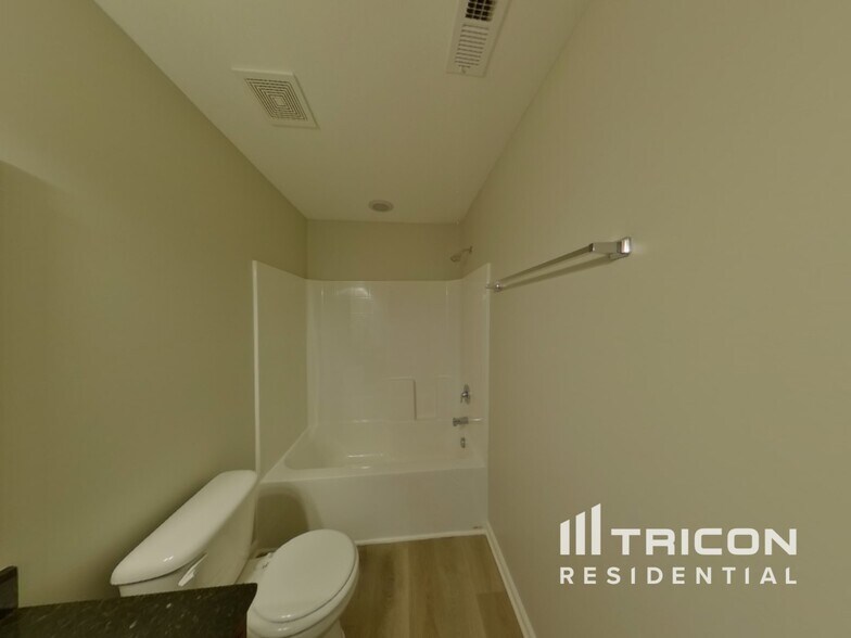 Building Photo - 313 Fairford Rd