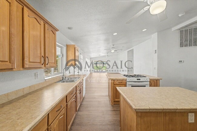Building Photo - 1625 S 74th St