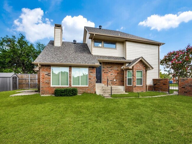 Building Photo - 2401 Brooke Ct