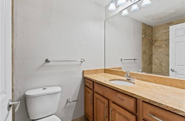 Building Photo - Plaza condo 2 Bed 2 Bath! $1500.00