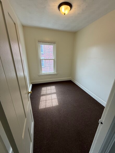 Building Photo - 13 Brayton Ct
