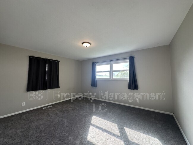 Building Photo - 8060 State St