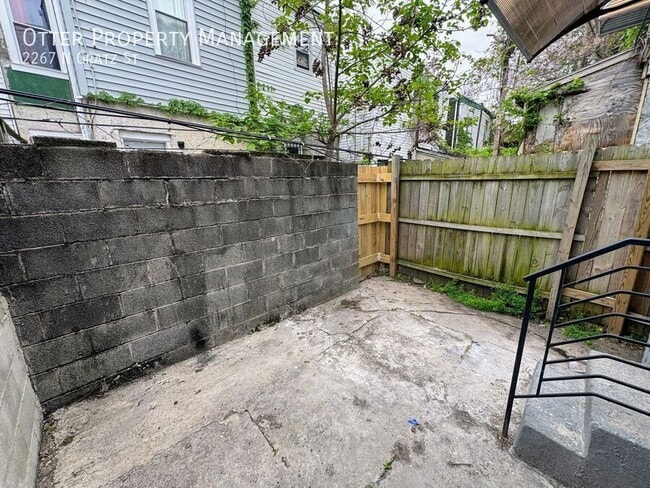 Building Photo - 2267 N Gratz St
