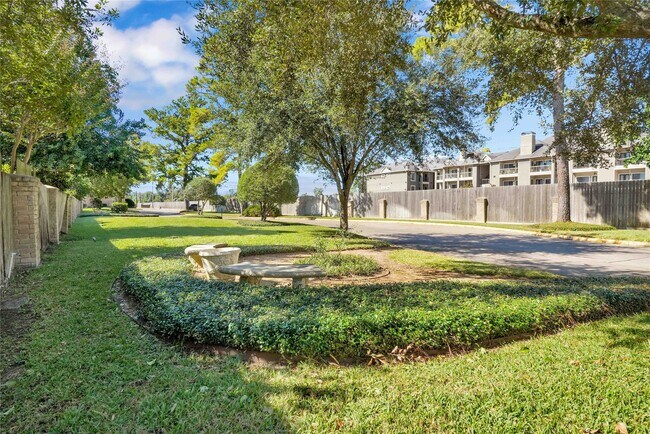 Building Photo - 2800 Jeanetta St