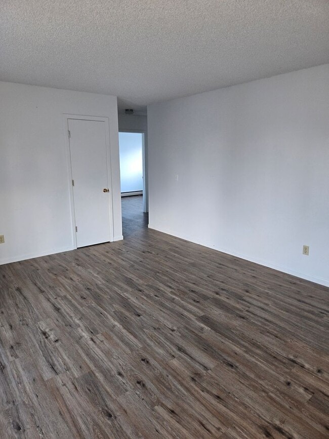 Building Photo - 406 West Ave