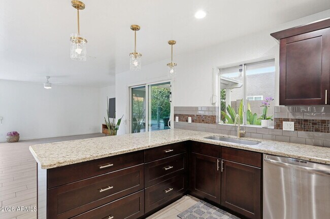 Building Photo - 7352 E Valley Vista Dr
