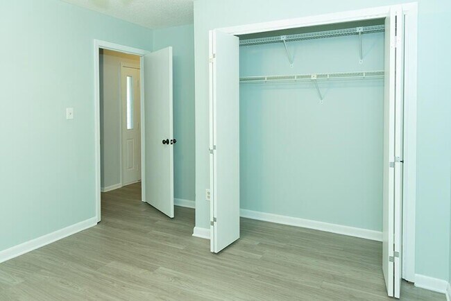 Building Photo - 511 Woodland Park Cir