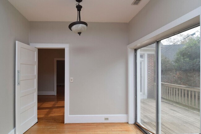 Building Photo - Charming 3 Bedroom Home in Desirable Heath...