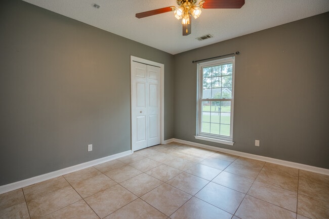 Building Photo - 122 Longleaf Cir