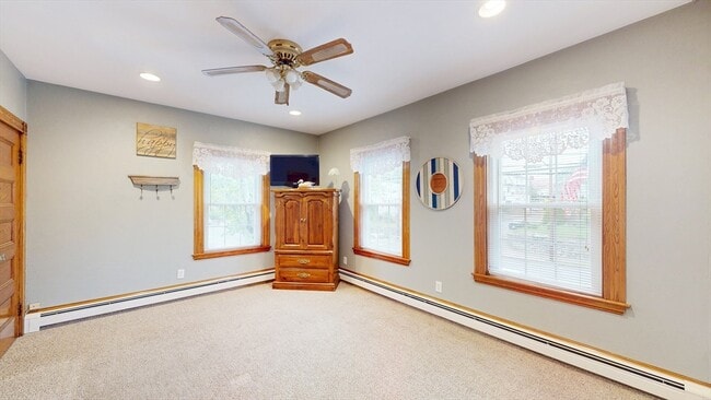 Building Photo - 654 Main St