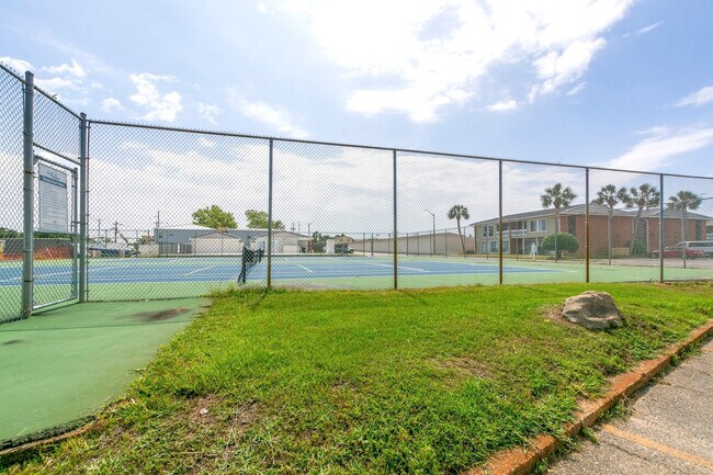 Building Photo - 4000 Gulf Terrace Dr