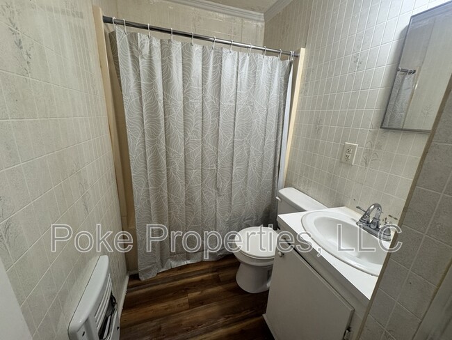 Building Photo - 2233 Lilly St