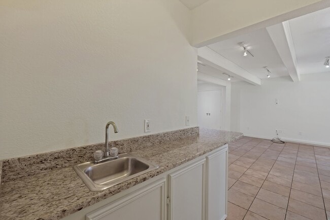 Building Photo - 3414 Westcliff Rd S