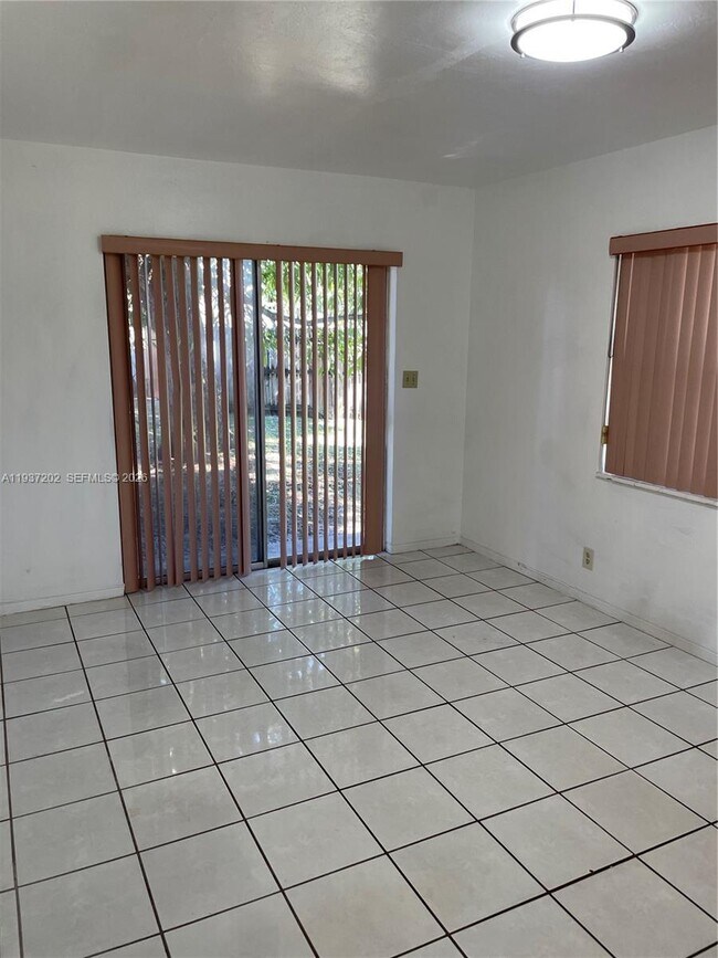 Building Photo - 2347 NW 28th St