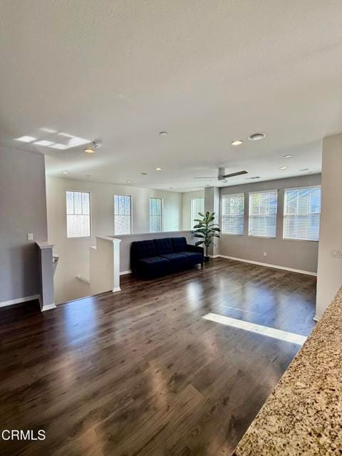 Building Photo - 3214 N Ventura Rd