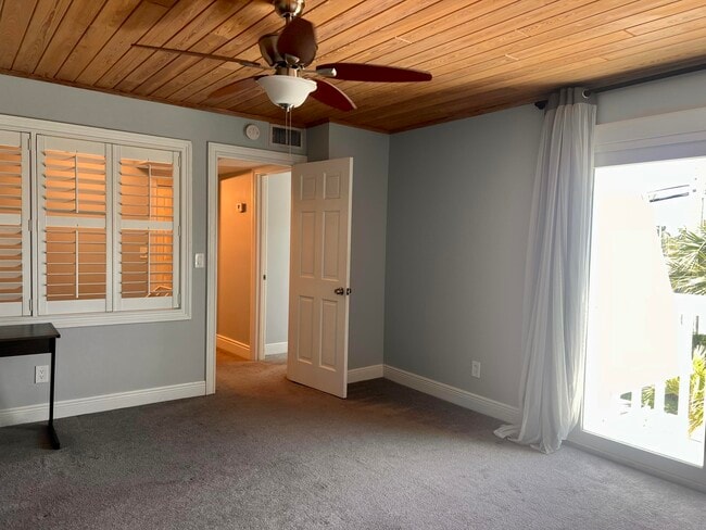 Building Photo - 141 E Riverside Dr