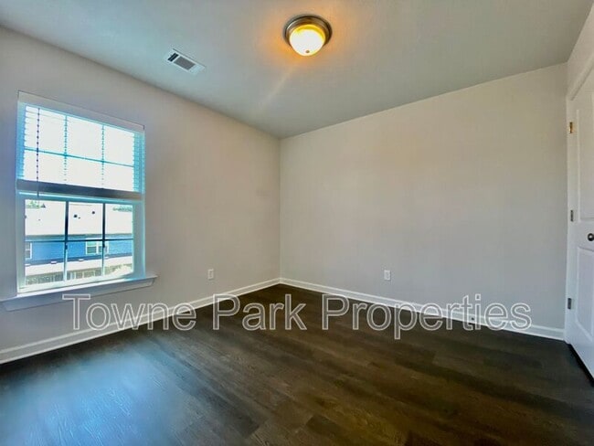 Building Photo - 1865 Butternut Dr