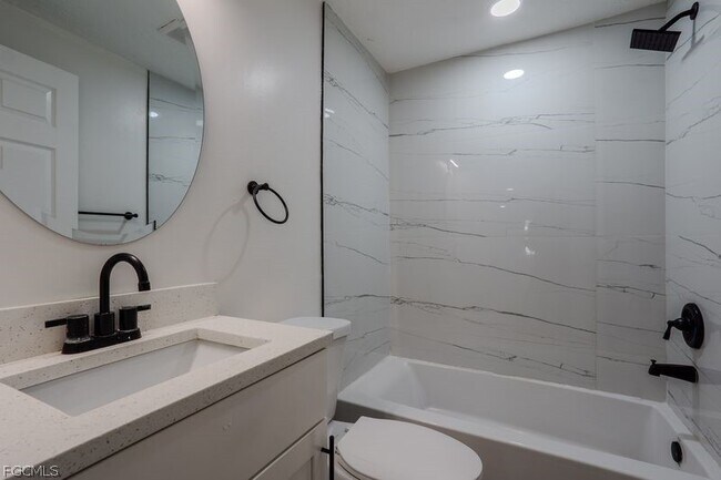 Building Photo - 599 Carolina Ave