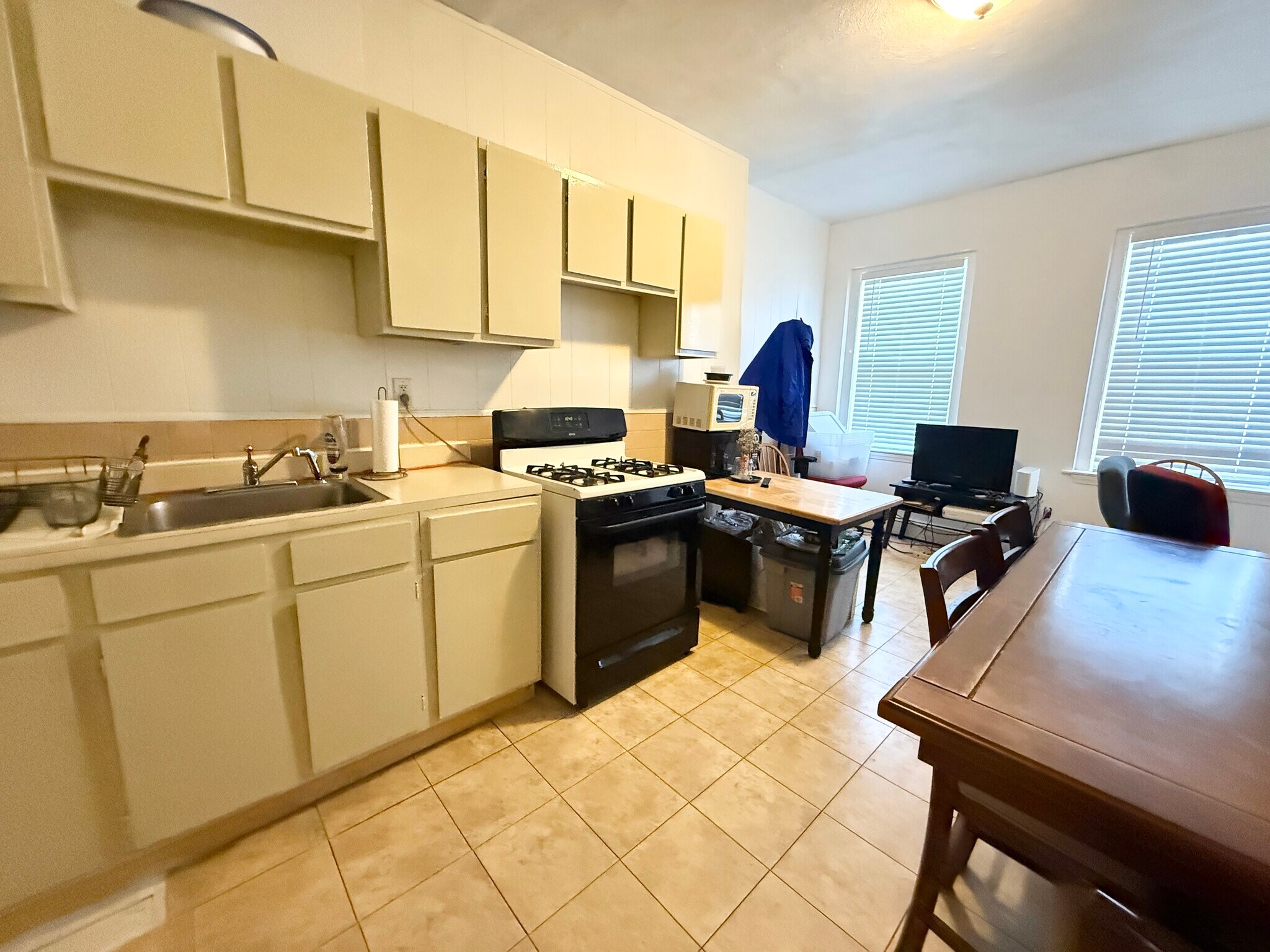 Building Photo - 66 Hammond St