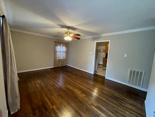 Building Photo - 2315 Finchley Dr