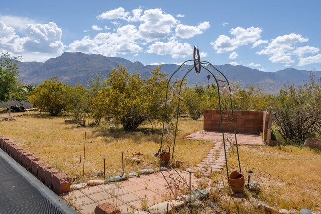 Building Photo - Home in Desert Springs