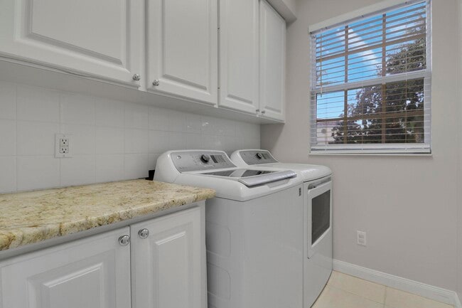 Building Photo - 468 Capistrano Dr