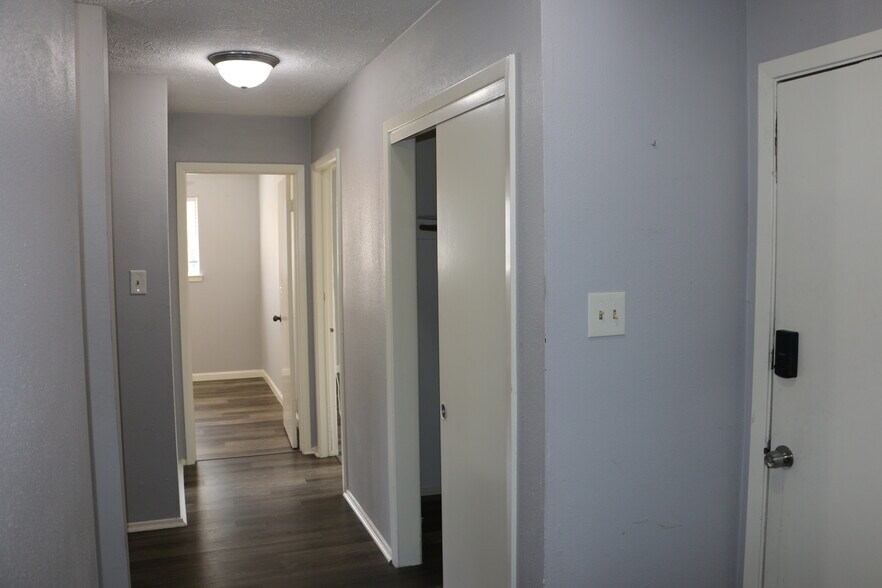 Building Photo - 446 Richvale Ln