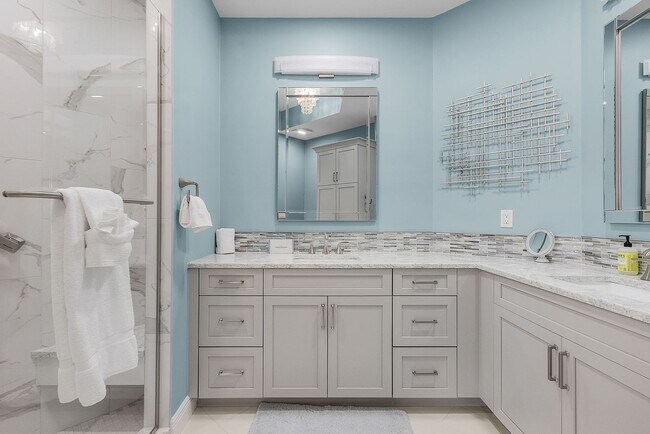 Building Photo - SPECTACULAR CUSTOM DESIGNED REMODELED 3 BR, 2 BTH
