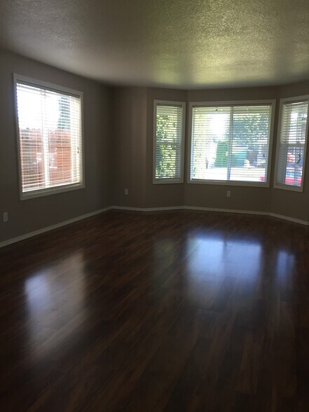 Building Photo - 13918 NE 78th St