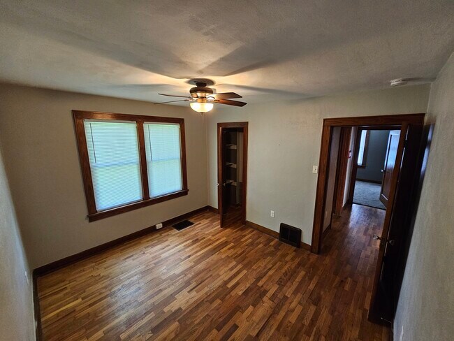 Building Photo - 2 N Benton St