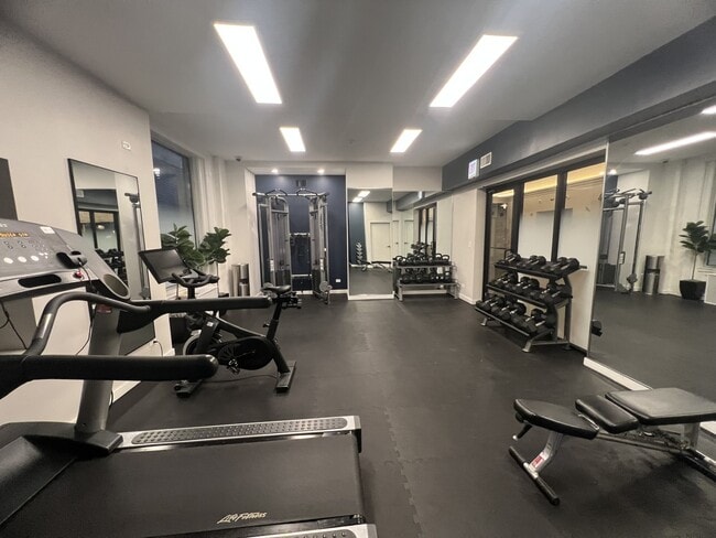 Building Photo - 426 W Belmont Ave