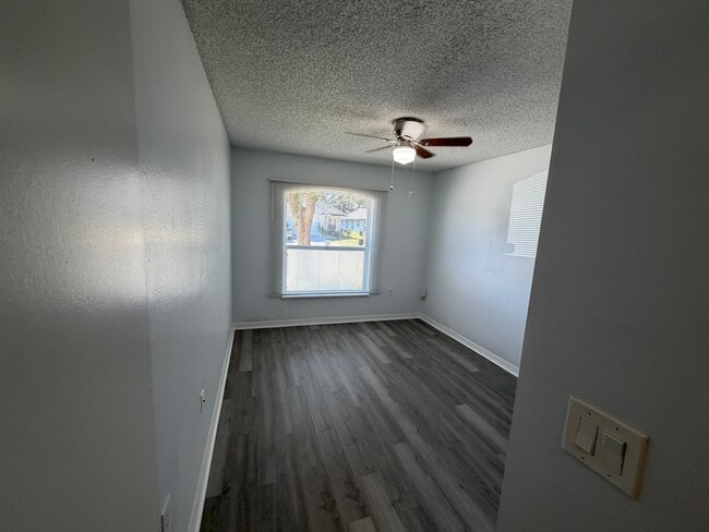 Building Photo - 12833 Parkbury Dr