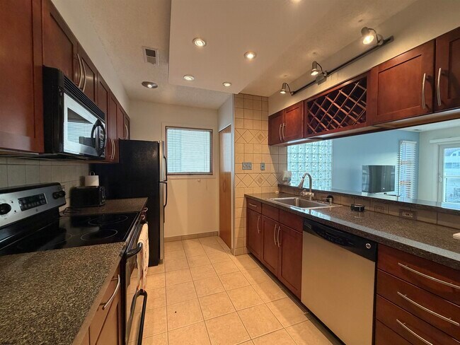 Building Photo - 5 N New Haven Ave