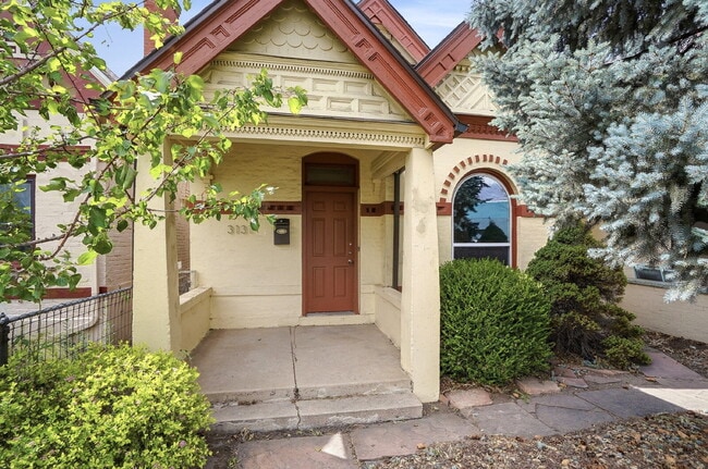 Building Photo - $2,640.95, 2-bed, 1-bath Victorian in the heart of Curtis Park with a detached garage.