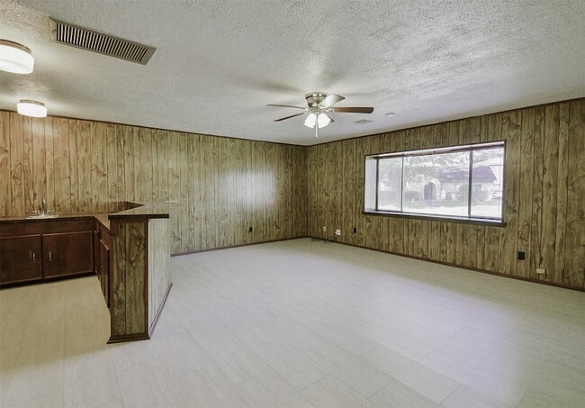 Building Photo - 13915 Roundstone Ln