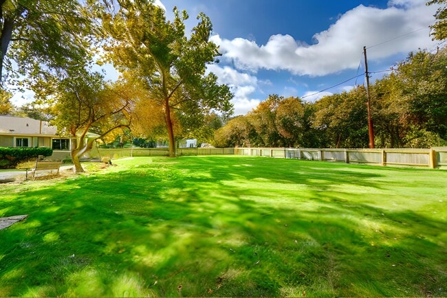 Building Photo - 2820 St James Ln