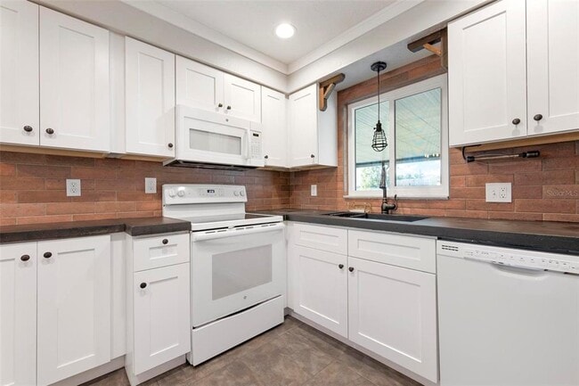 Building Photo - 3372 Tyne Ln