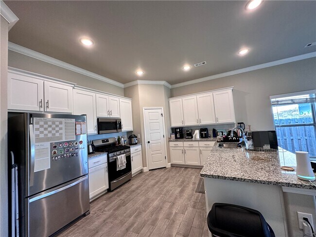 Building Photo - 1030 Winesap Dr