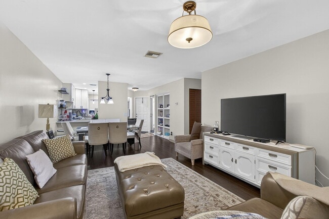 Building Photo - 500 Crosswinds Dr