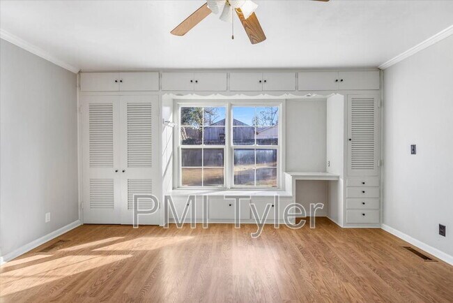 Building Photo - 805 Wilma St