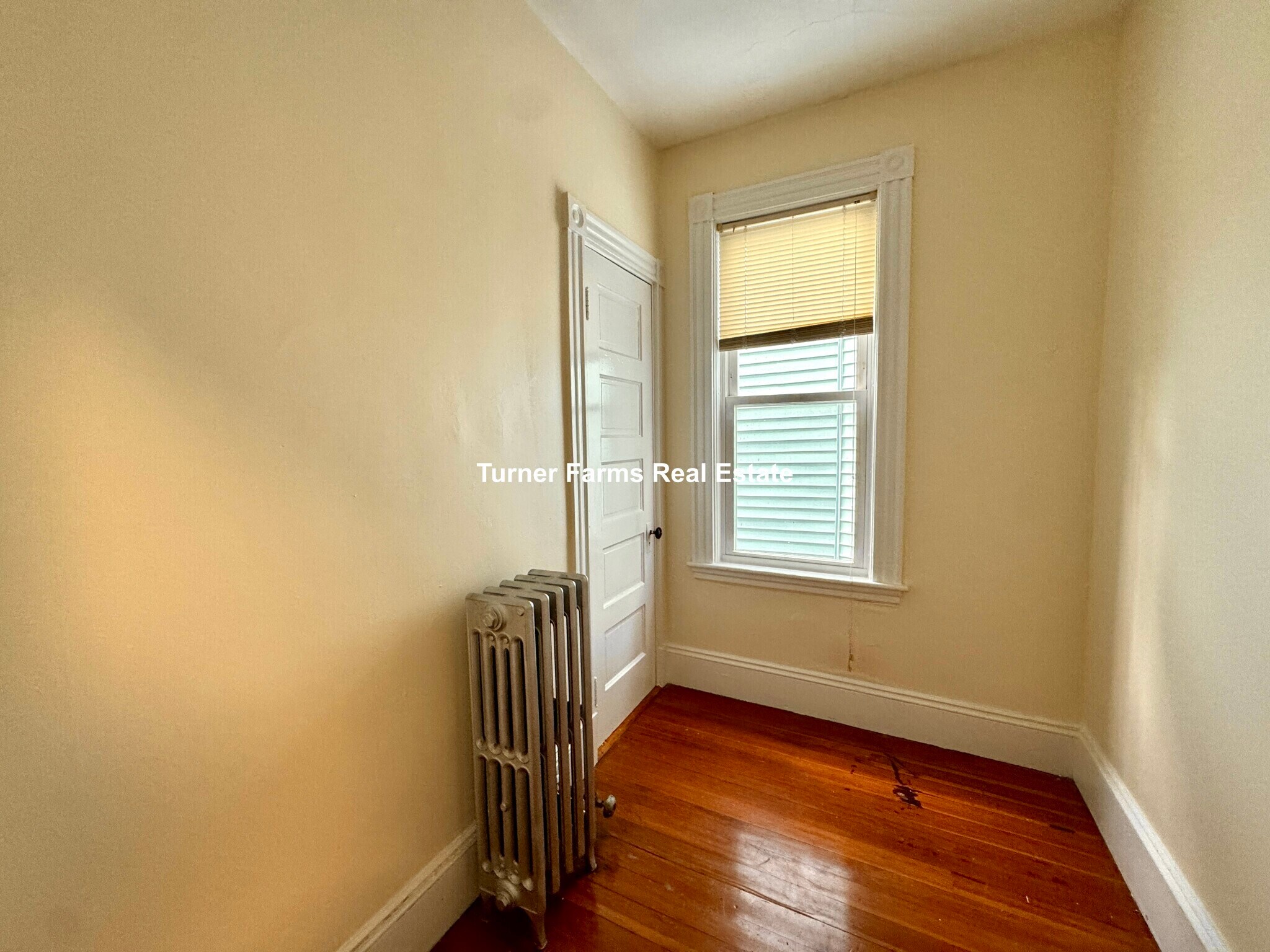 Building Photo - 144 Hillside St