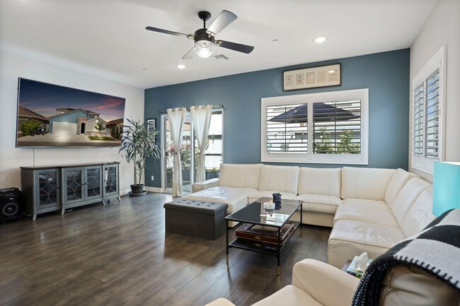 Building Photo - Spacious 5 Bedroom Home in Lodi with 1st f...