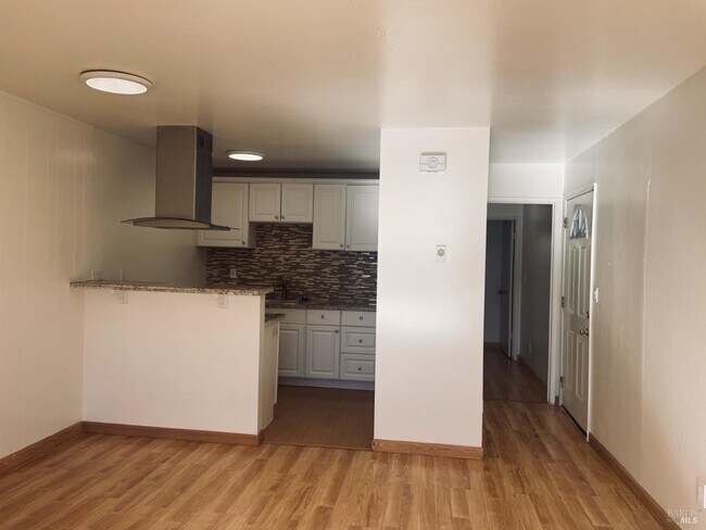 Building Photo - 20 Luna Ln