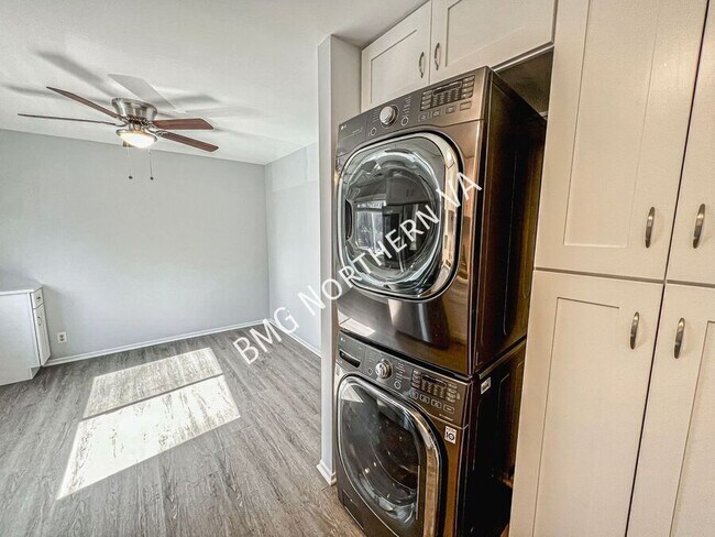Building Photo - 2689 Glengyle Dr