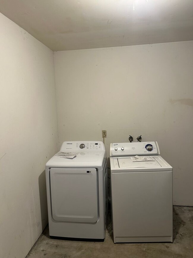 Building Photo - 3 Bedroom Home Near UCSD, UTC Mall, and Beaches!