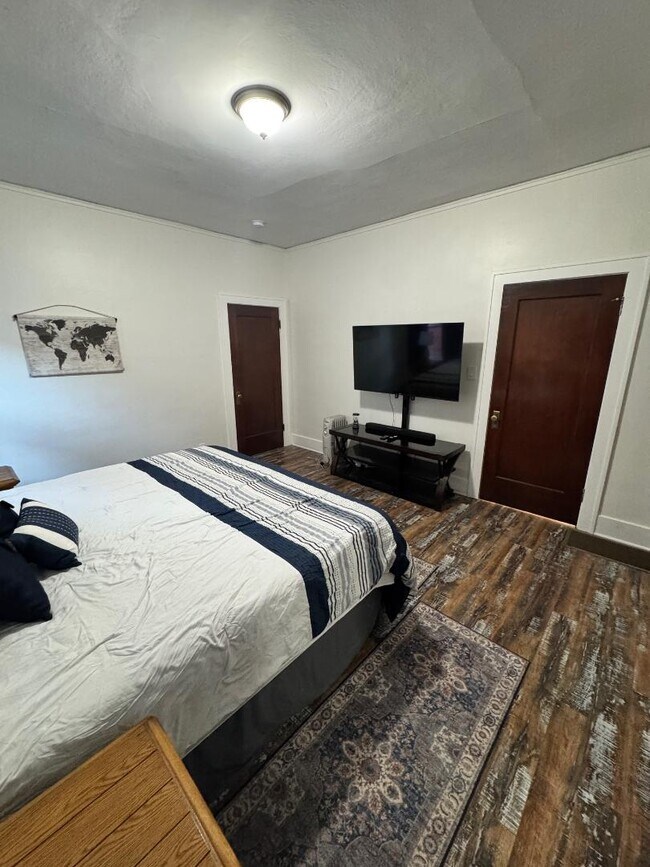 Building Photo - 2201 W State St